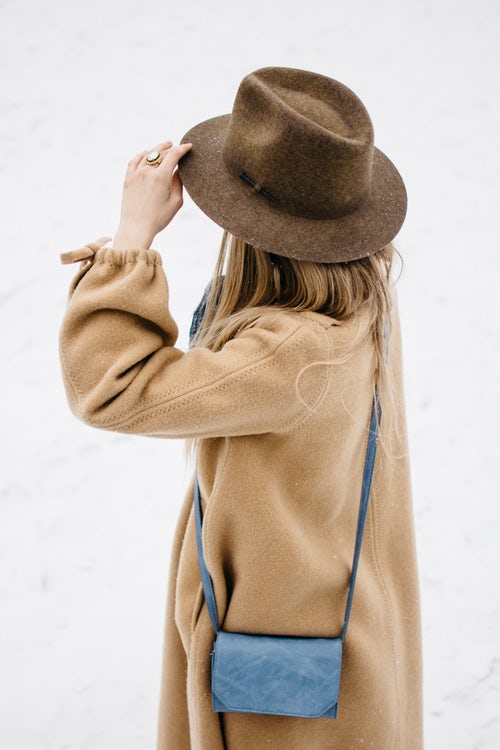 instagram için sonbahar fotoğraf fikirleri - şapkalı bir kız