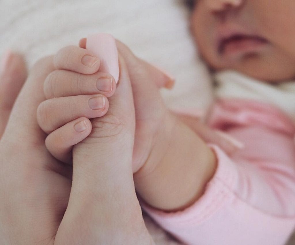 Kylie Jenner yeni doğan kızı Instagram ile